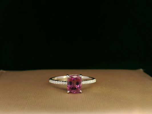 18k white gold ring with 1.54ct cushion-cut rhodolite & 0.10ct pavé diamonds – certificate included