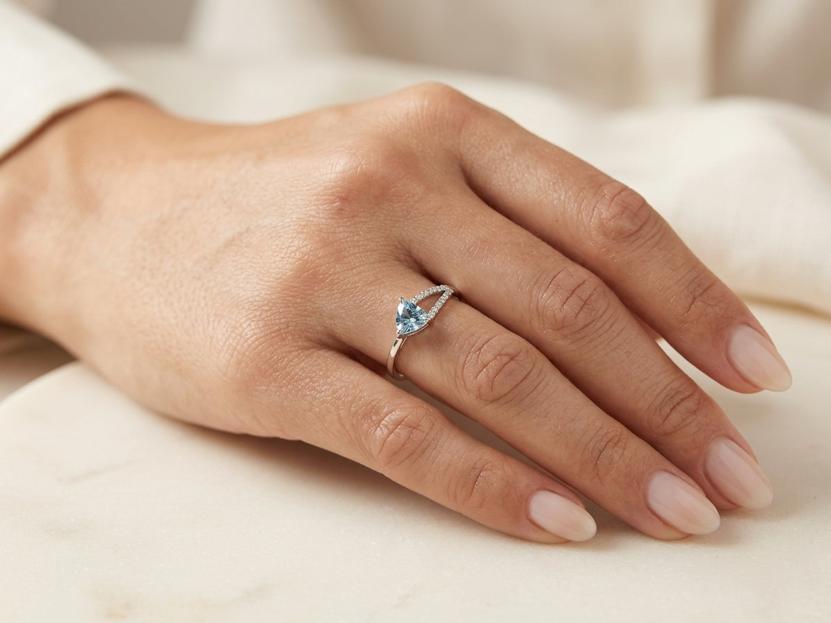 Aquamarine and Diamond Ring In 18k White Gold