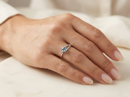 Aquamarine and Diamond Ring In 18k White Gold