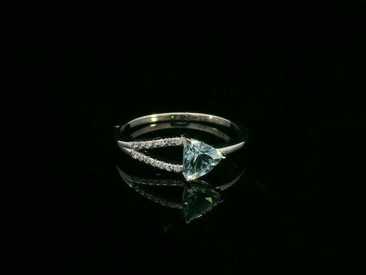 18K White Gold Trillion-Cut Aquamarine and Diamond Ring