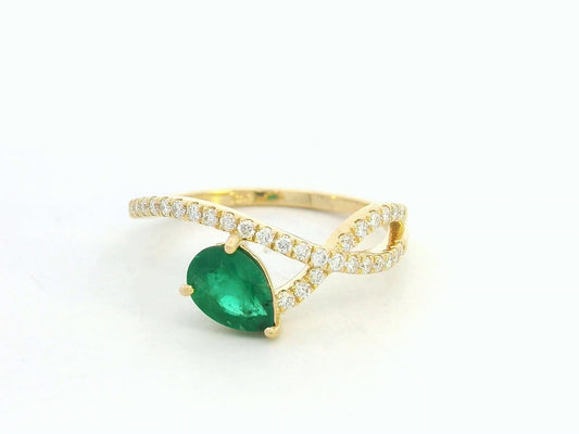 18K Yellow Gold Pear-Cut Emerald and Diamond Crossover Ring – Modern Luxury Statement
