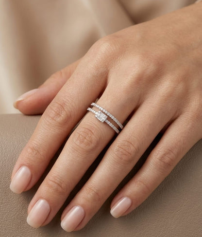 18K white gold double band diamond ring featuring a centre arrangement of baguette and round brilliant diamonds with a total diamond weight of 0.43 carats.