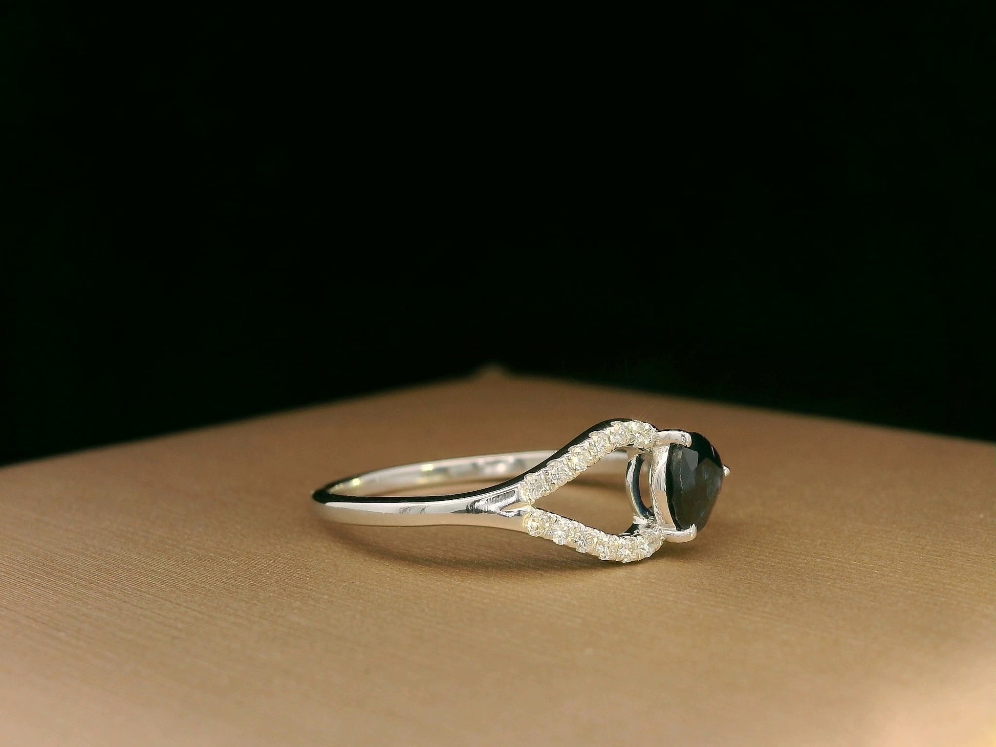 18K white gold asymmetrical ring with 0.78 carat pear-shaped blue sapphire and pavé diamonds, elegant contemporary design