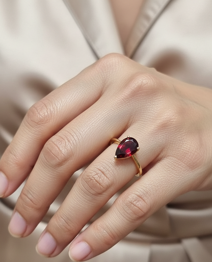 18K yellow gold pear-cut garnet solitaire ring – 3.15ct garnet fine jewelry by Emirates Diamonds