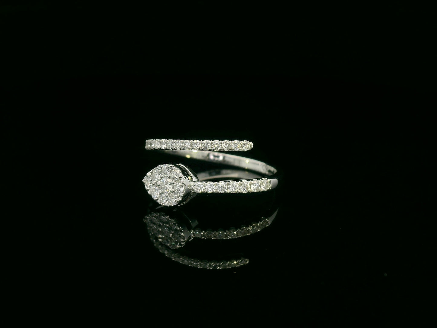 18K gold diamond wrap ring featuring a pavé double-band design with a pear-shaped motif.