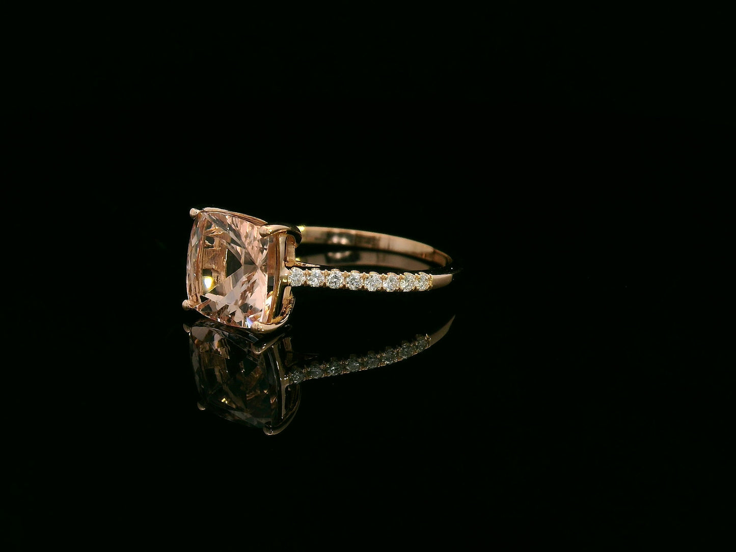 18K rose gold ring with cushion-cut morganite and diamond accents, 2.30 carat