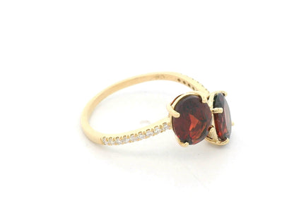 18K yellow gold men’s garnet toi et moi bypass ring with 2.62ct oval garnets and 0.12ct pavé diamonds