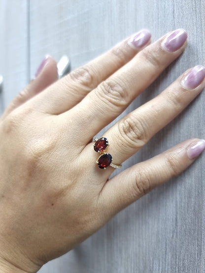 18K yellow gold men’s garnet toi et moi bypass ring with 2.62ct oval garnets and 0.12ct pavé diamonds