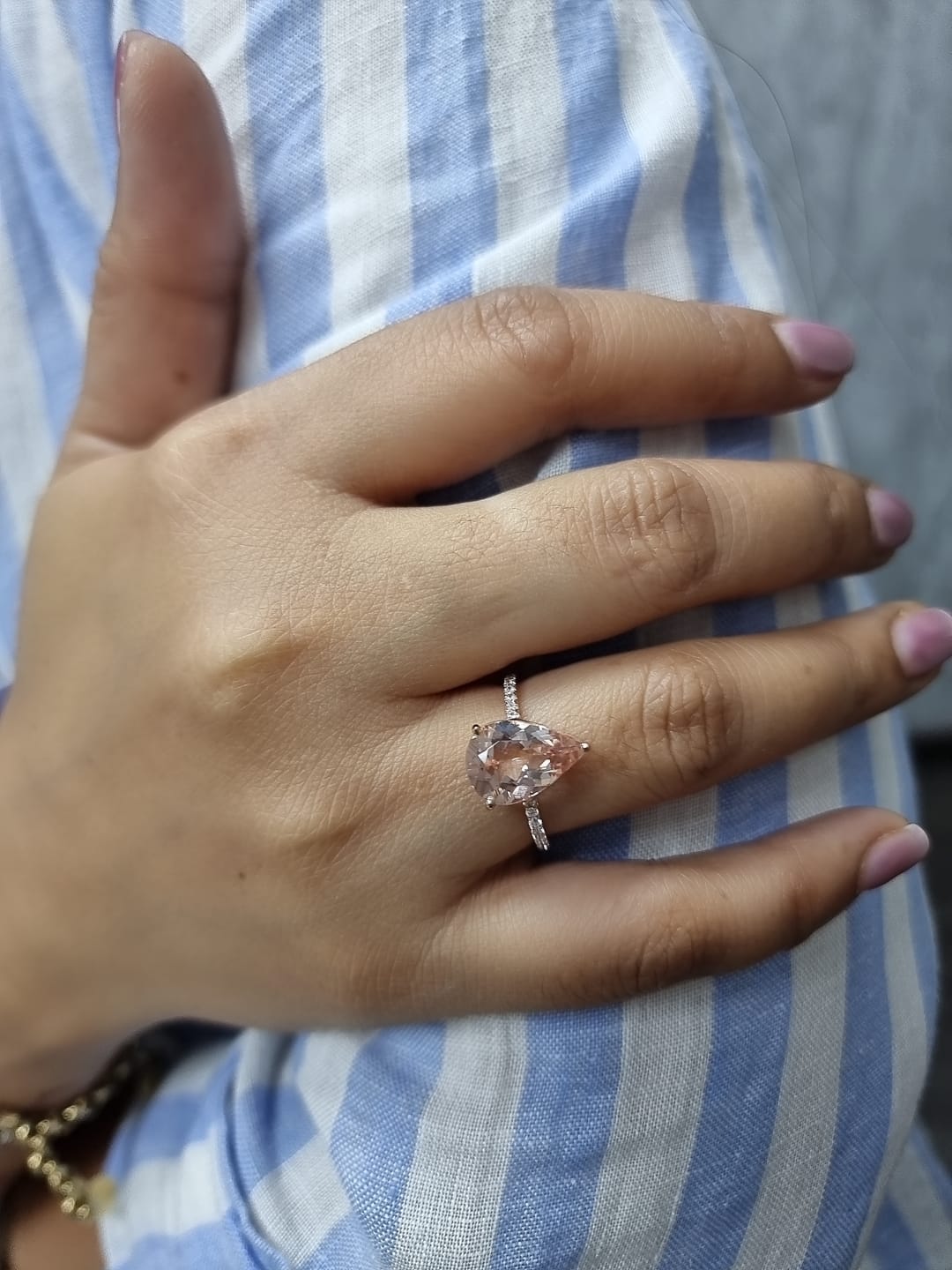 2.97 ct pear-cut morganite ring in 18K rose gold with pavé-set diamond band