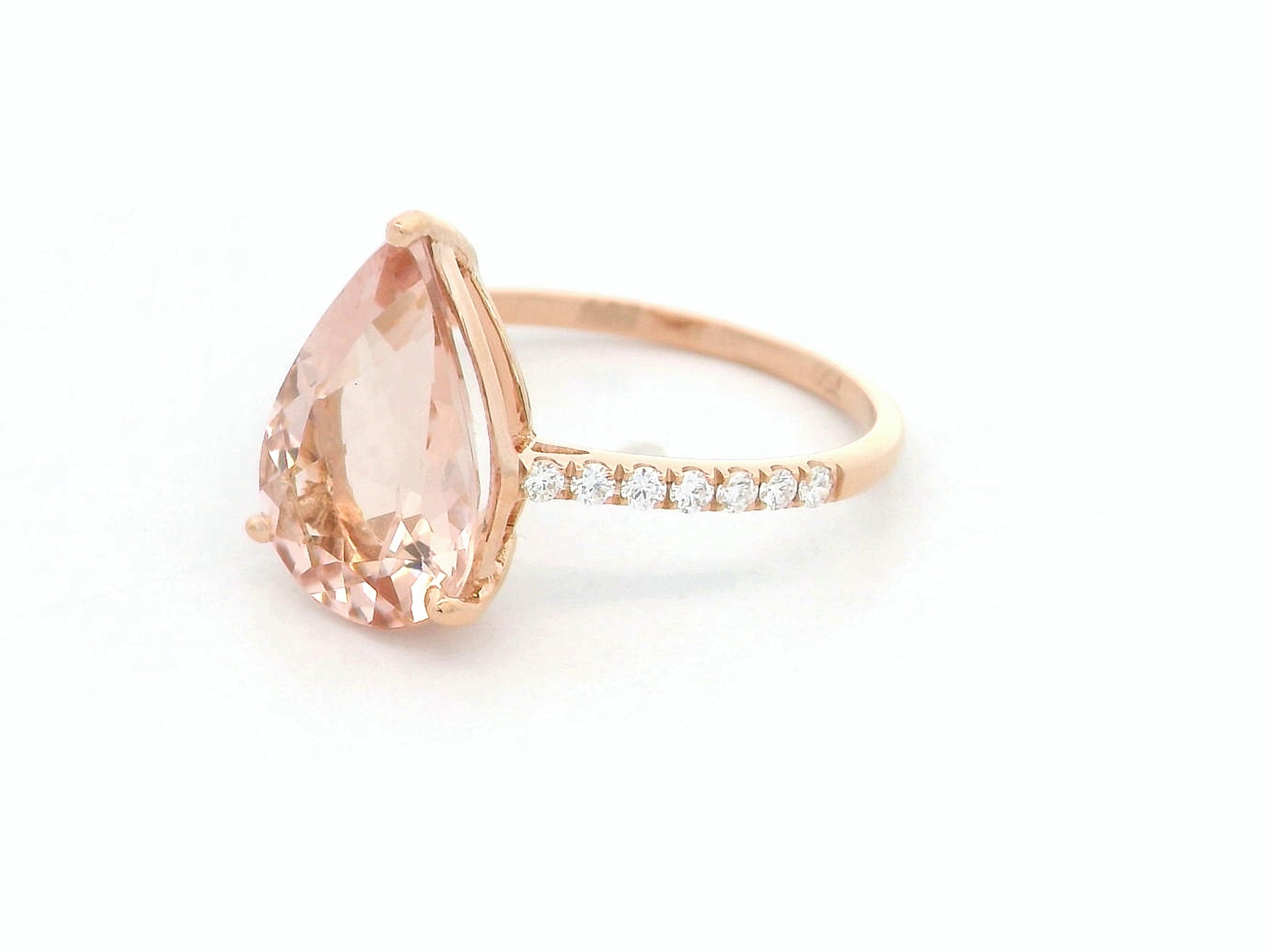 2.97 ct pear-cut morganite ring in 18K rose gold with pavé-set diamond band