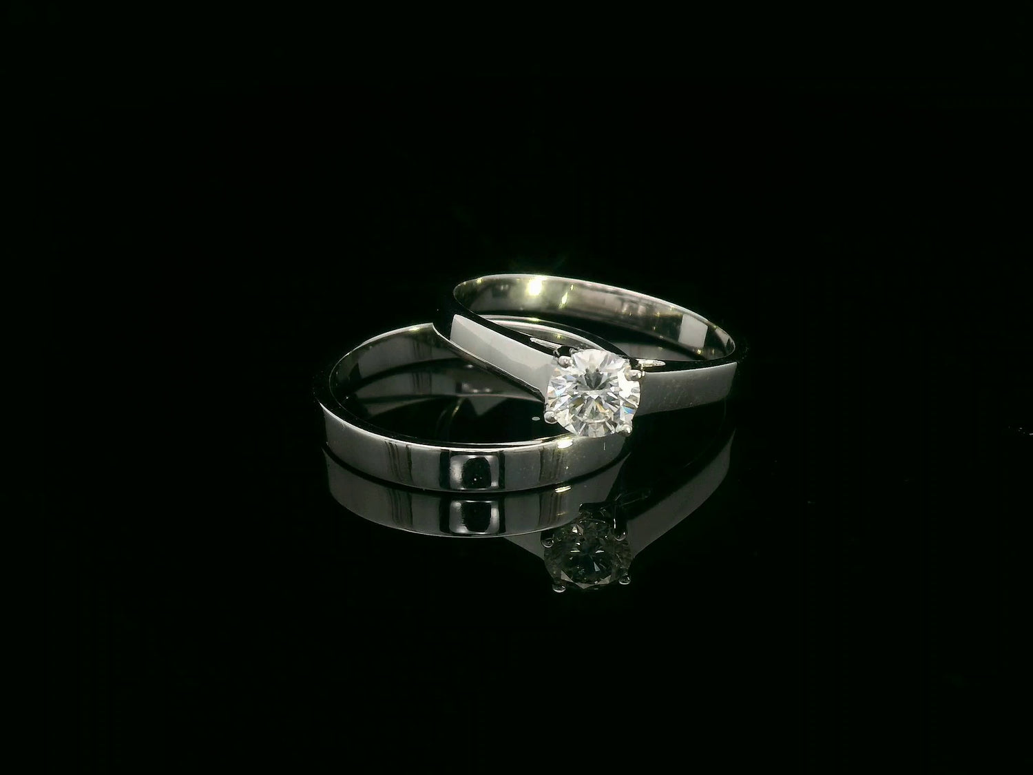 0.51 ct diamond engagement ring and matching wedding band in 18K white gold –