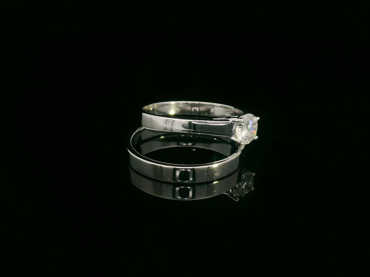 0.51 ct diamond engagement ring and matching wedding band in 18K white gold –