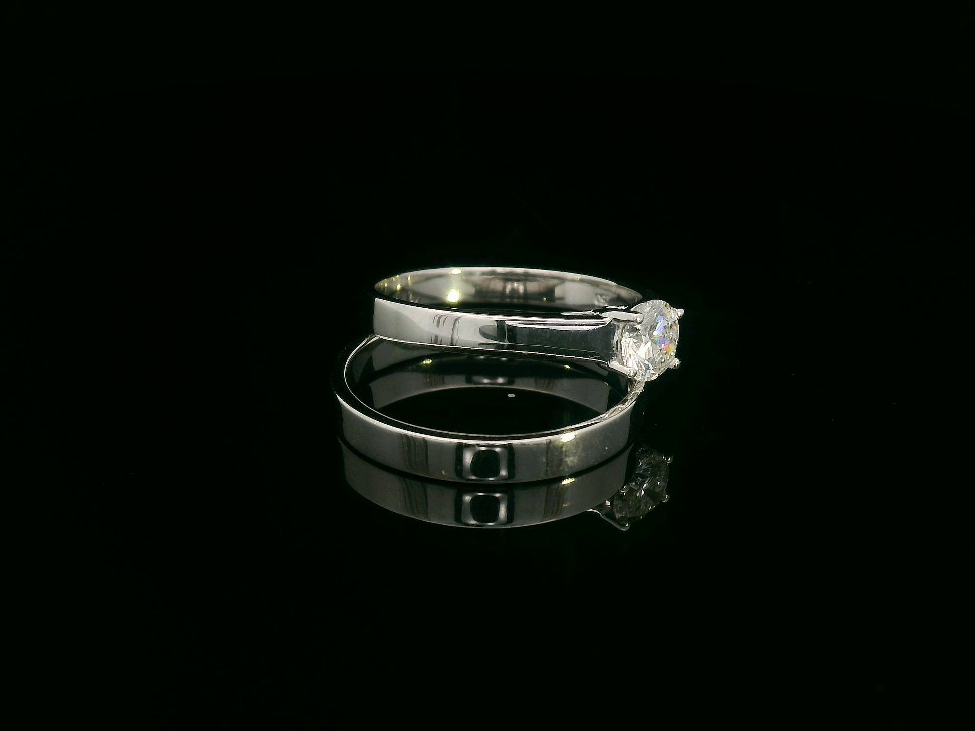 0.51 ct diamond engagement ring and matching wedding band in 18K white gold –