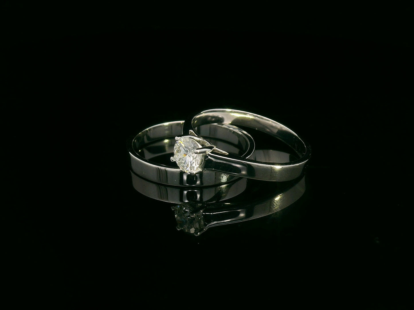 0.51 ct diamond engagement ring and matching wedding band in 18K white gold –