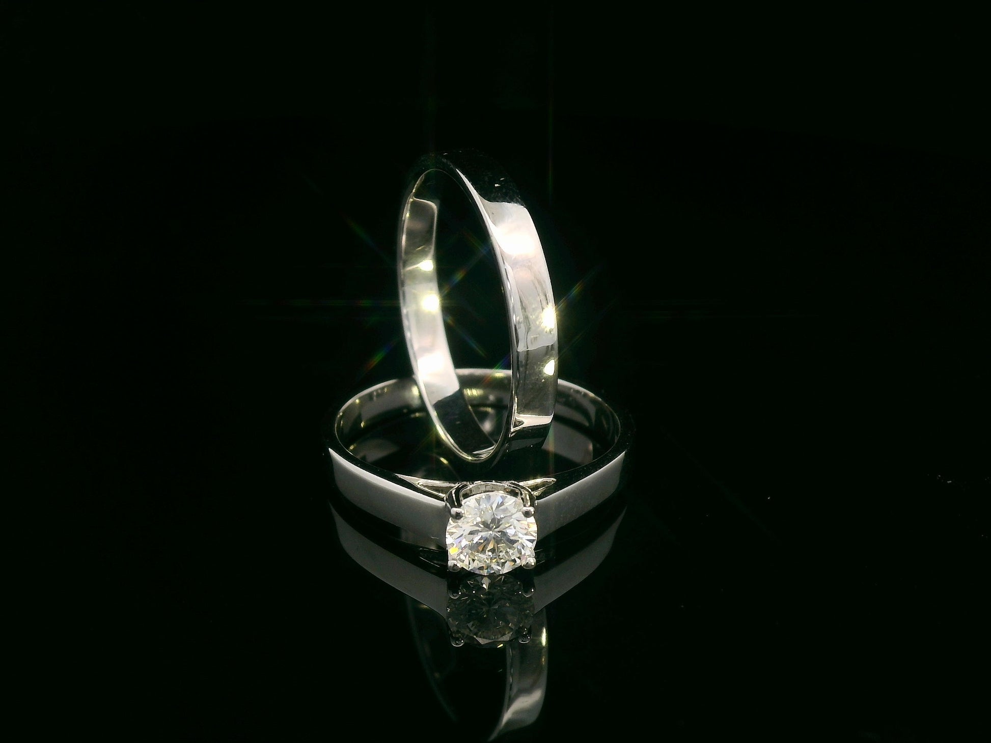 0.51 ct diamond engagement ring and matching wedding band in 18K white gold –