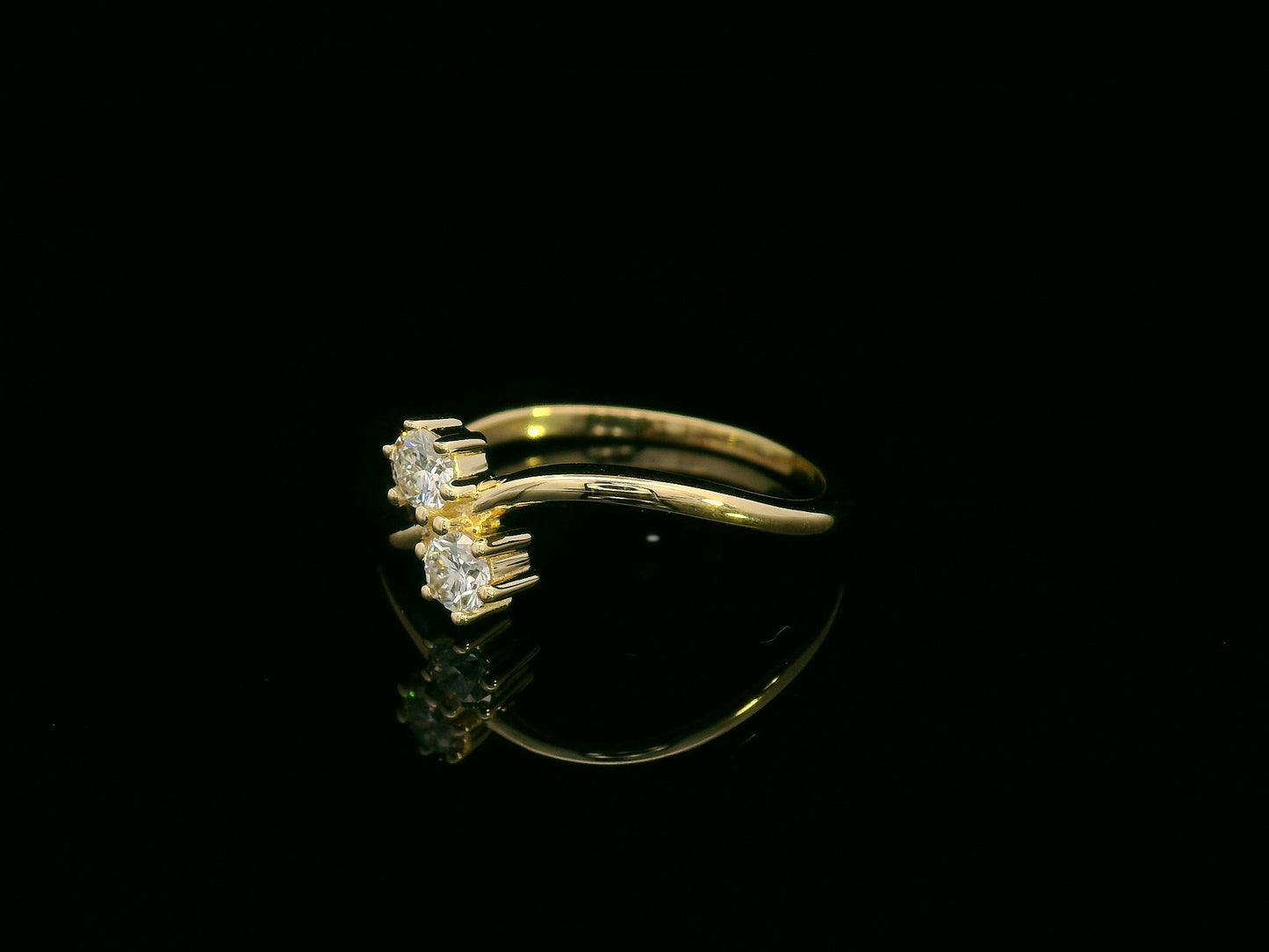 “Toi et Moi” diamond ring in 18K yellow gold with two round-cut diamonds, timeless elegance by Emirates Diamonds