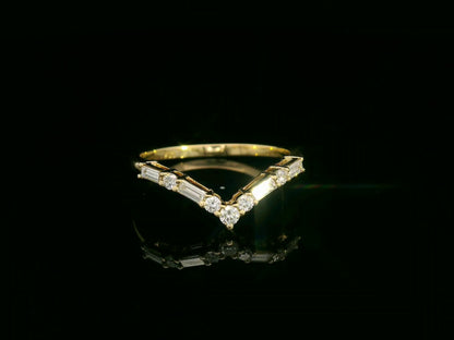 18K yellow gold diamond chevron ring with round and baguette diamonds – 0.27ct contour band by Emirates Diamonds.