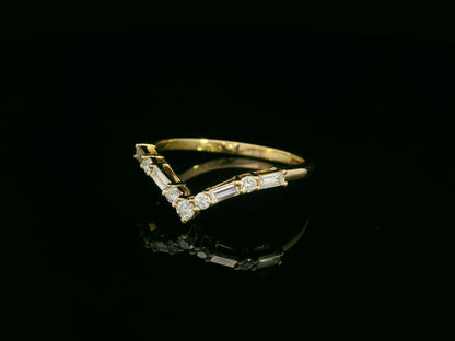 18K yellow gold diamond chevron ring with round and baguette diamonds – 0.27ct contour band by Emirates Diamonds.