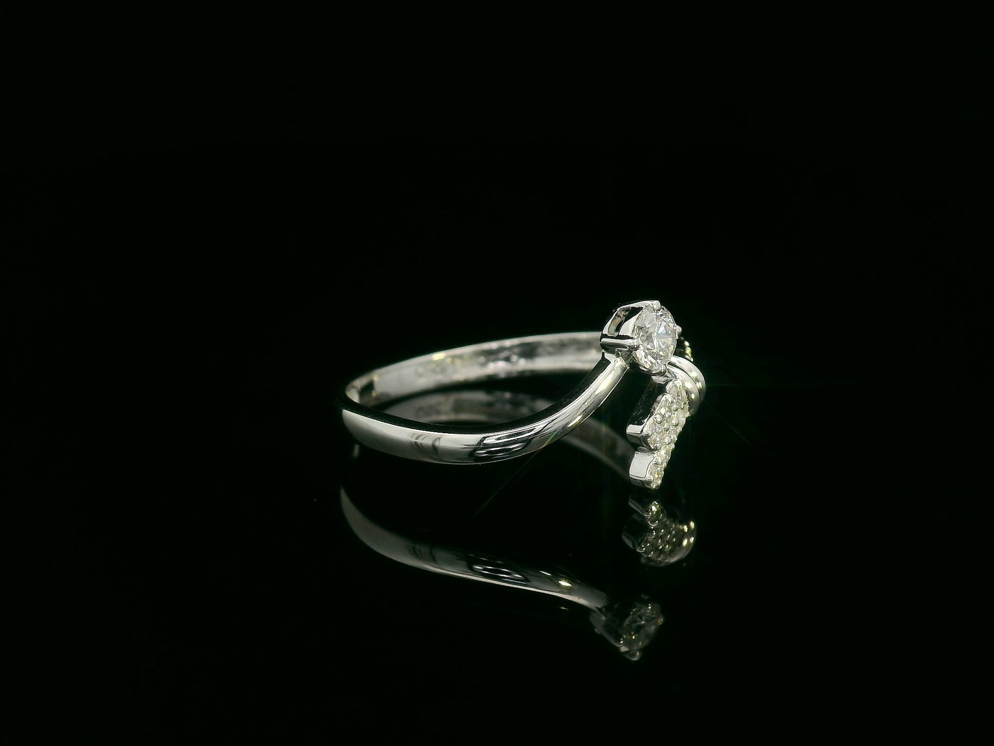 18K white gold diamond bypass ring with round center diamond and pavé side band – Emirates Diamonds