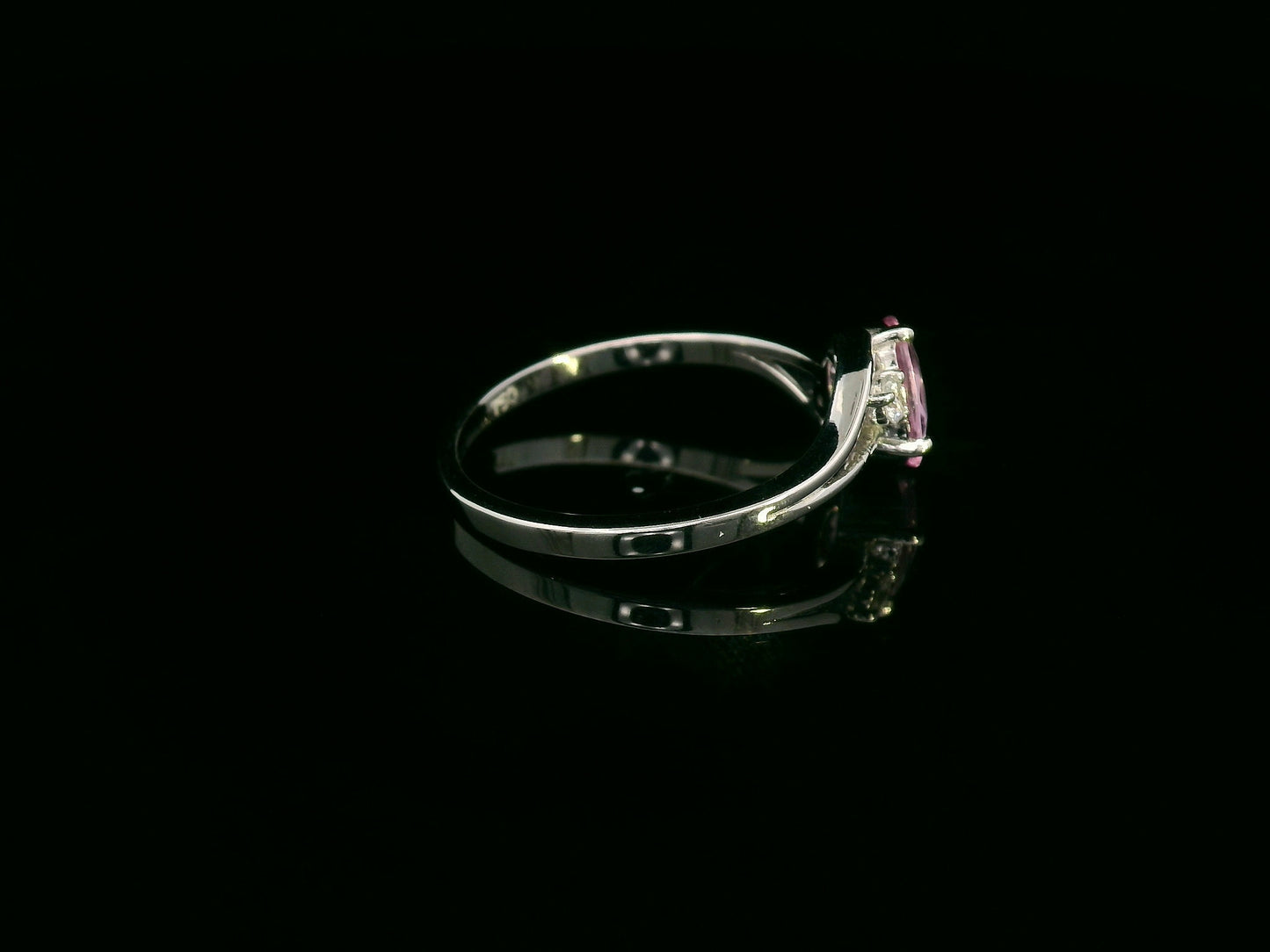 18K white gold ring with 0.81ct oval pink sapphire and diamond accents – Emirates Diamonds.