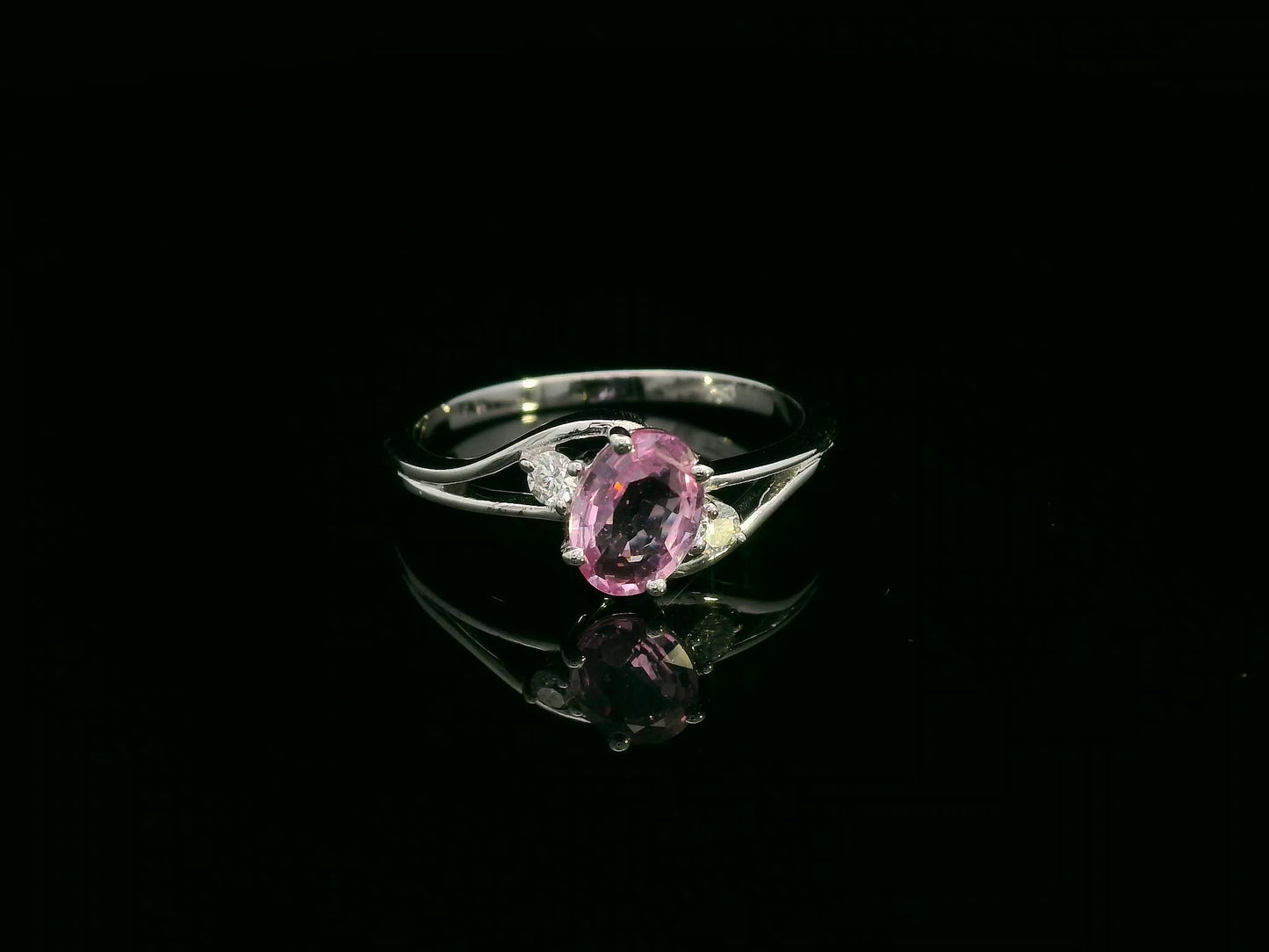18K white gold ring with 0.81ct oval pink sapphire and diamond accents – Emirates Diamonds.