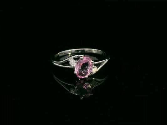 18K white gold ring with 0.81ct oval pink sapphire and diamond accents – Emirates Diamonds.