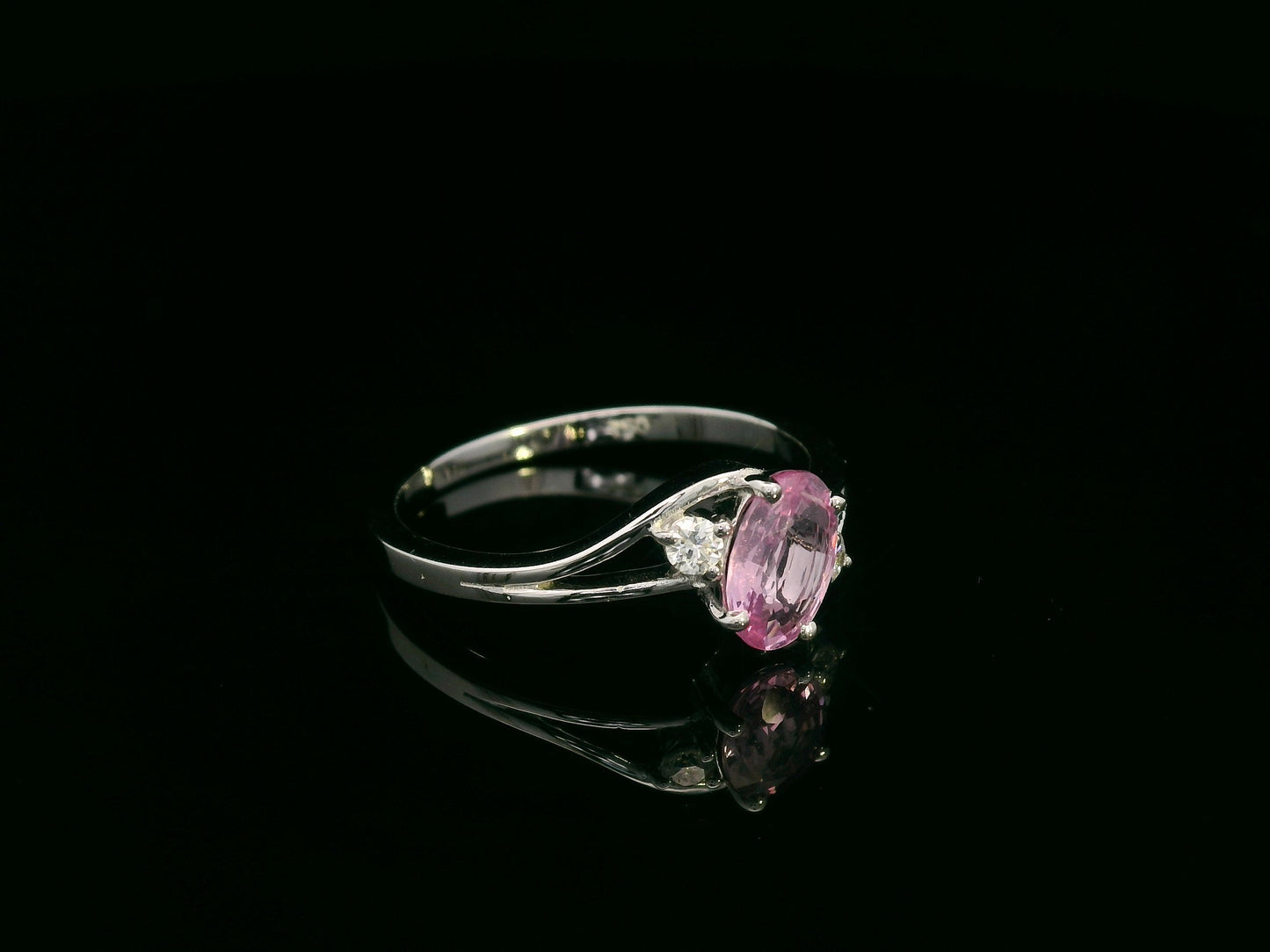 18K white gold ring with 0.81ct oval pink sapphire and diamond accents – Emirates Diamonds.