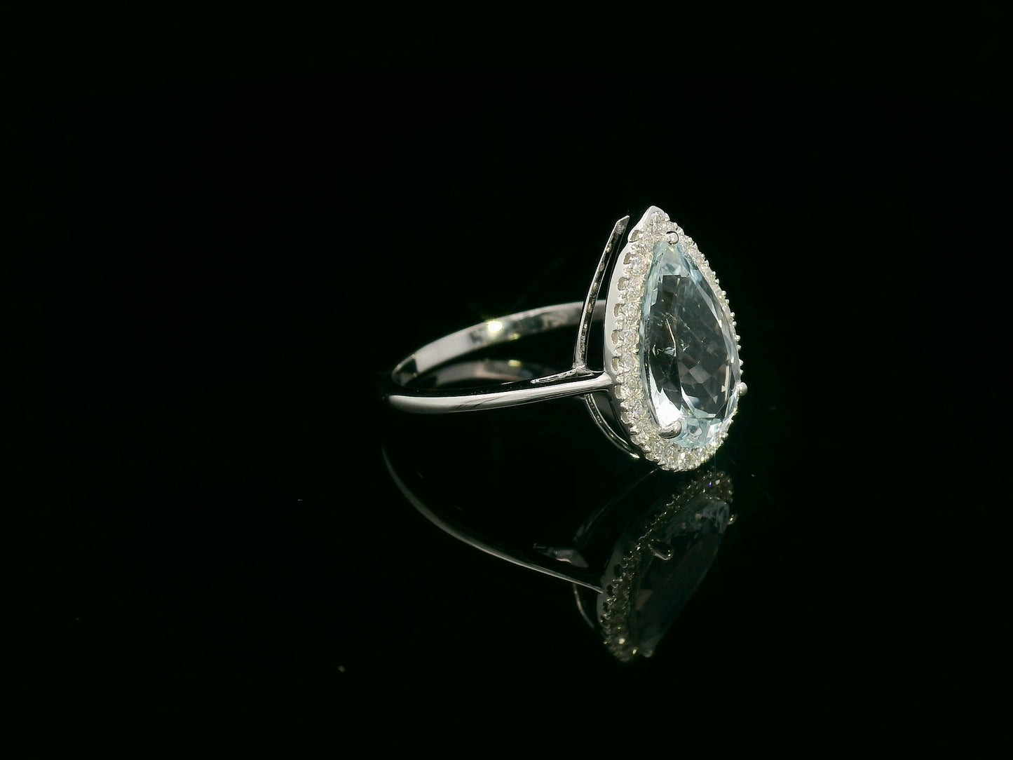 18K white gold pear-cut aquamarine halo ring – 2.38ct aquamarine with 0.23ct diamonds, elegant fine jewelry by Emirates Diamonds