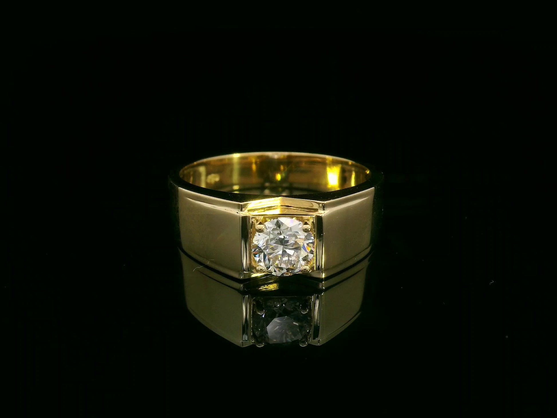 18K yellow gold men’s diamond ring – 0.68ct VVS2 I-color IGI certified by Emirates Diamonds