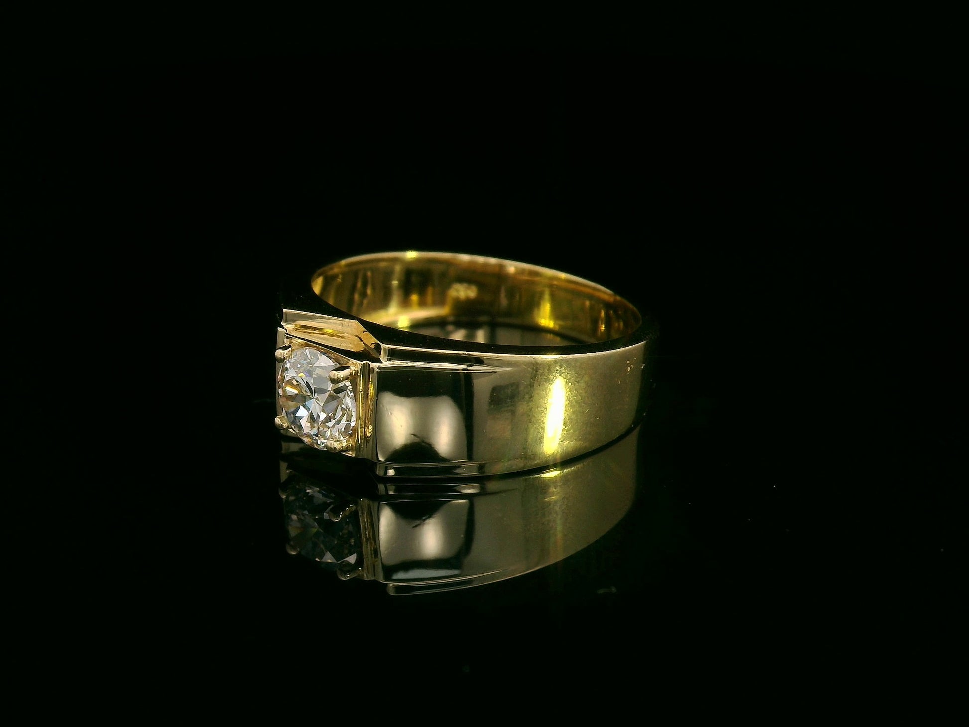 18K yellow gold men’s diamond ring – 0.68ct VVS2 I-color IGI certified by Emirates Diamonds