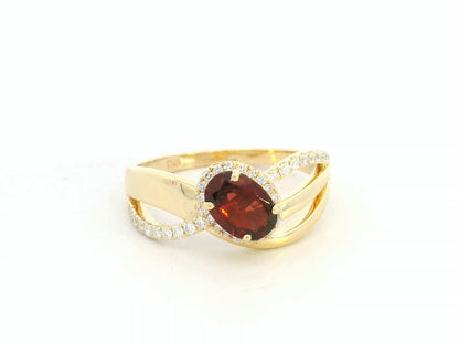 18K yellow gold garnet ring with 1.25ct oval garnet and 0.21ct diamond split-shank design – Emirates Diamonds