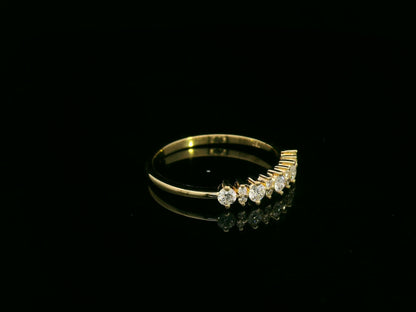 18K yellow gold alternating diamond band – 0.32ct diamonds with repeating large-and-small pattern by Emirates Diamonds