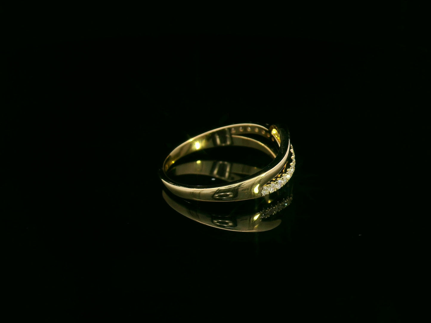 18K yellow gold diamond wave ring with triple band illusion design by Emirates Diamonds