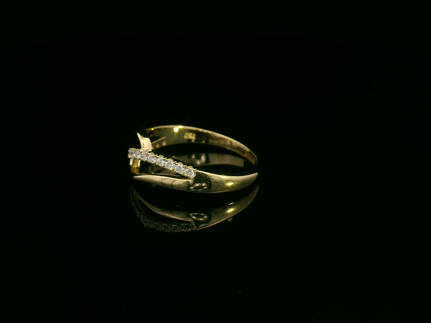 18K yellow gold diamond wave ring with triple band illusion design by Emirates Diamonds
