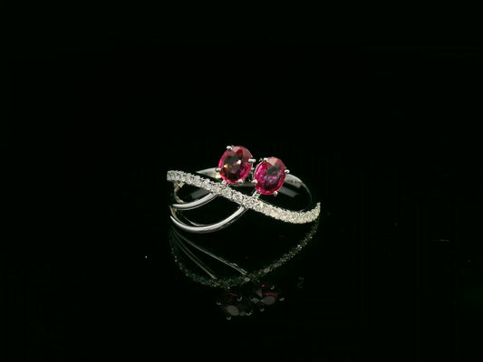 Ruby and diamond toi et moi ring in 18K white gold with crossover band