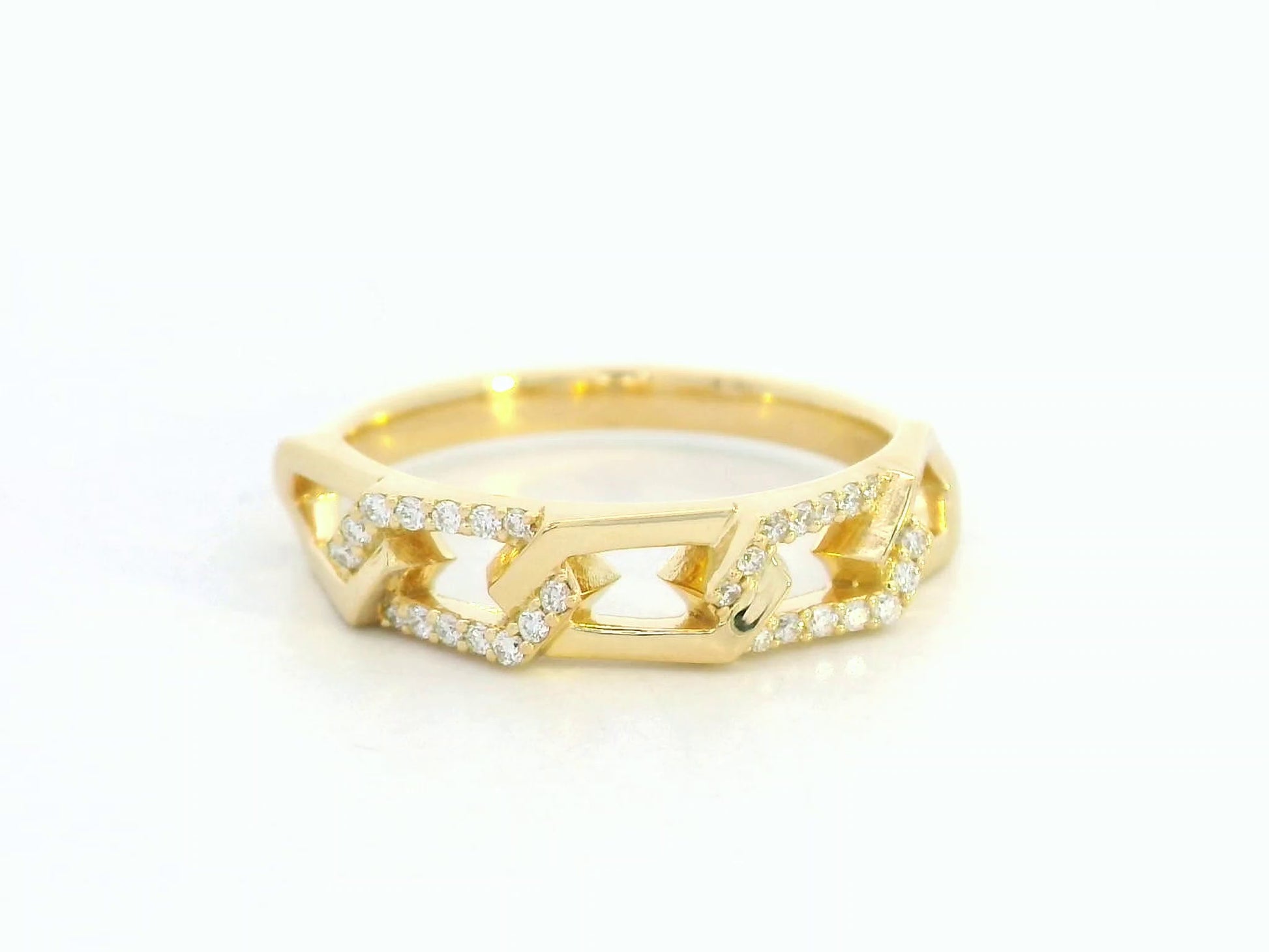 18K yellow gold diamond link band ring with natural diamonds by Emirates Diamonds