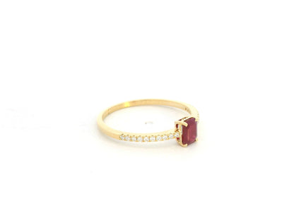 Ruby and diamond minimal ring in 18K yellow gold by Emirates Diamonds.