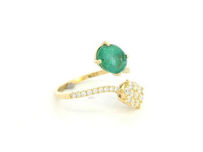18K yellow gold Toi-et-Moi ring featuring an oval emerald and round diamond cluster with pavé diamond band – Emirates Diamonds