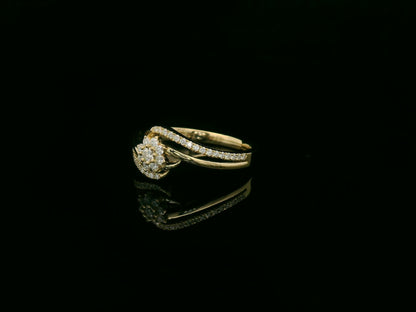 Diamond floral twist ring in 18K yellow gold with pavé diamond bands