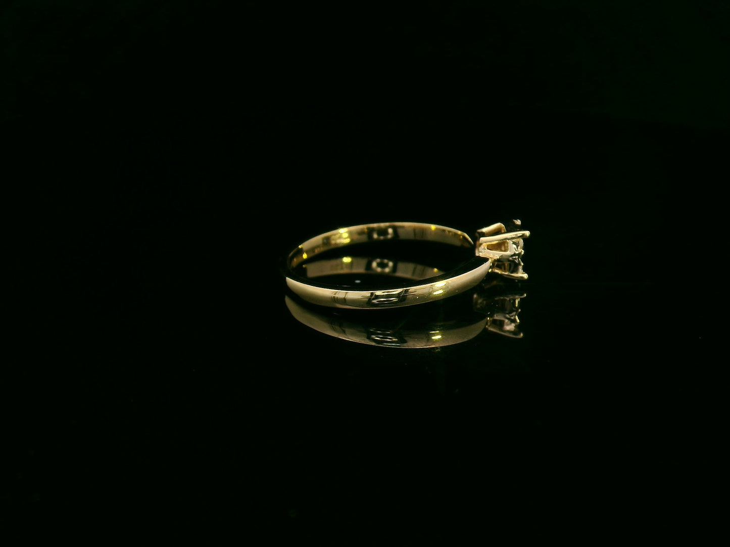 18K yellow gold diamond cluster ring with 0.18 carat round brilliant cut diamonds by Emirates Diamonds