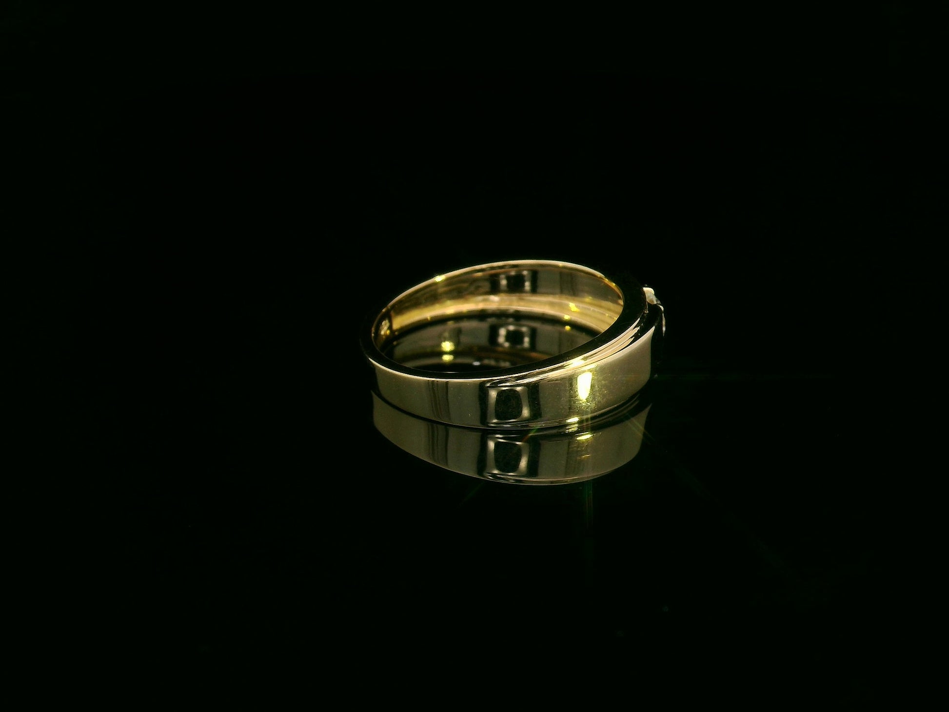 0.25 carat men’s diamond ring in 18K yellow gold by Emirates Diamonds featuring round brilliant diamond in structured band.