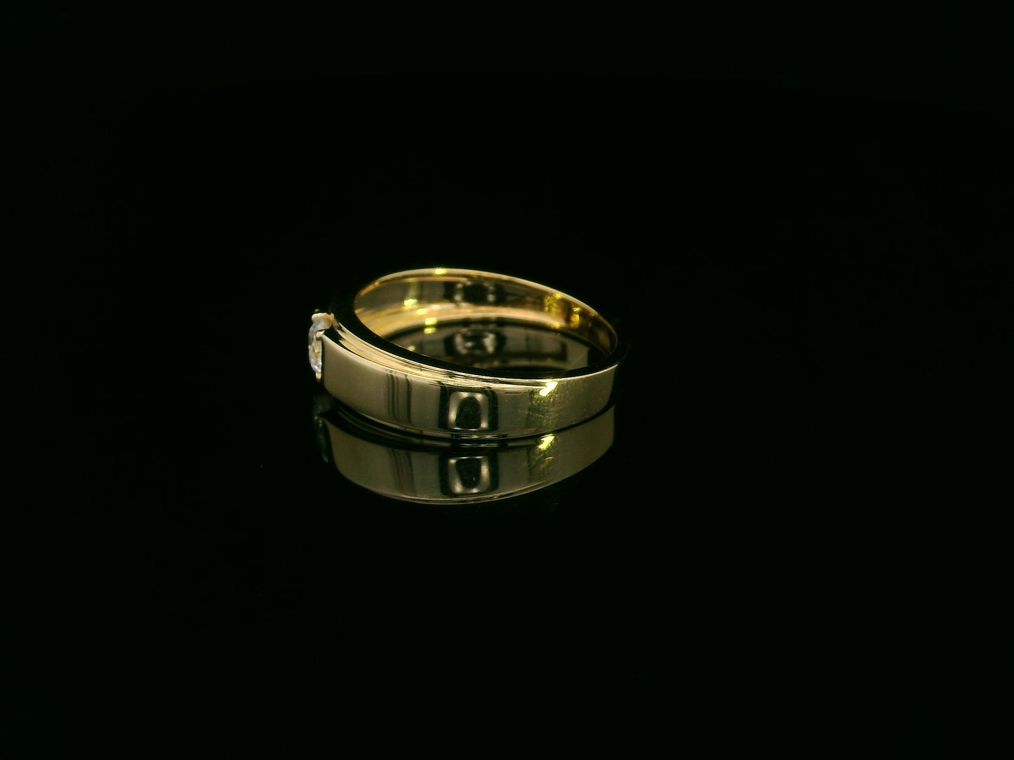 0.25 carat men’s diamond ring in 18K yellow gold by Emirates Diamonds featuring round brilliant diamond in structured band.