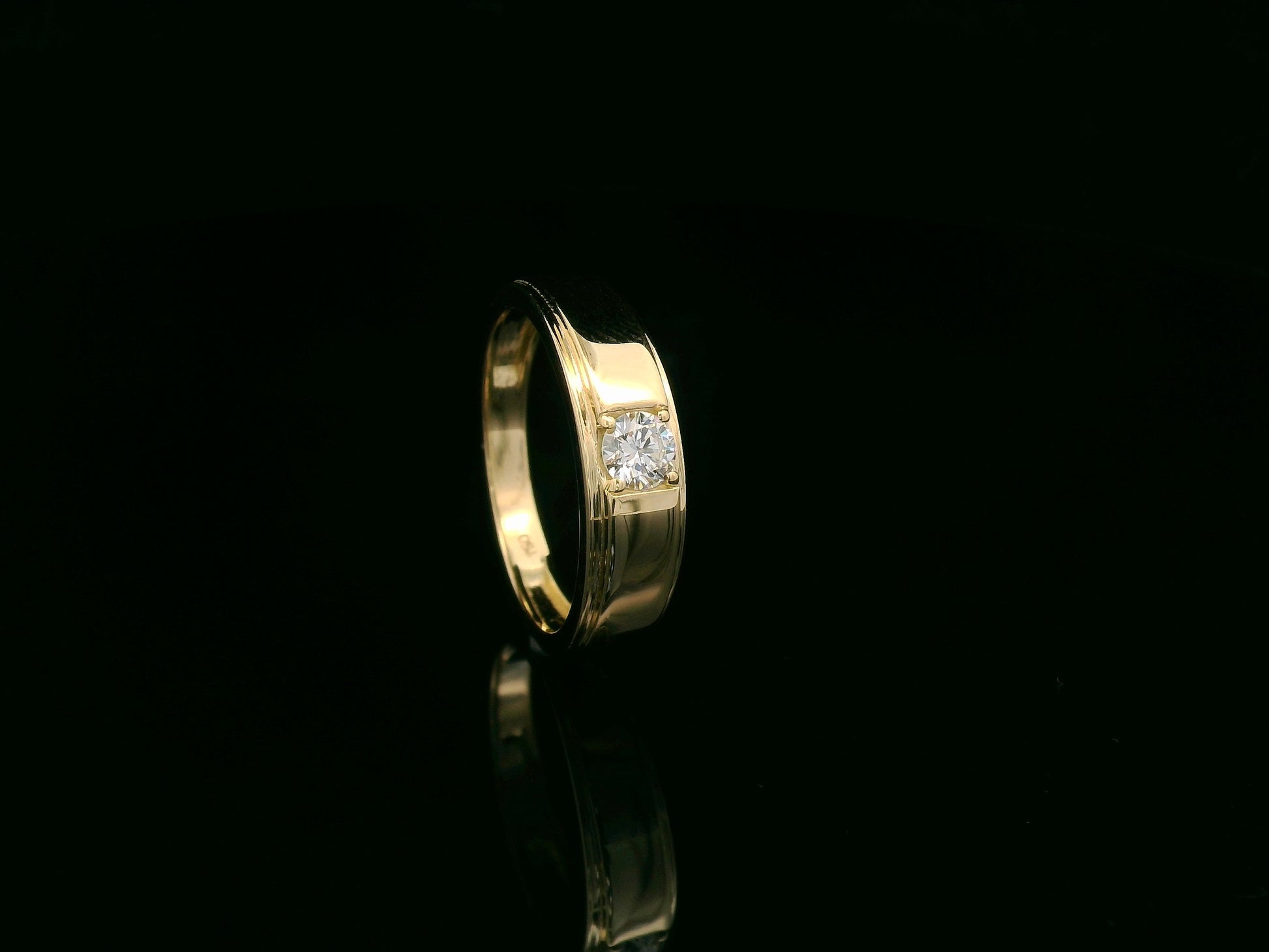 0.25 carat men’s diamond ring in 18K yellow gold by Emirates Diamonds featuring round brilliant diamond in structured band.