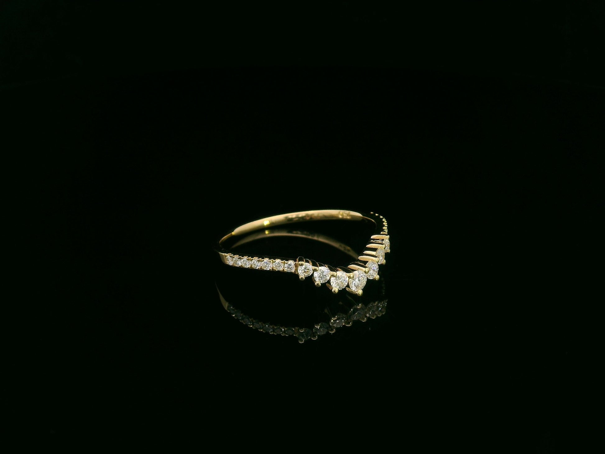 18K yellow gold diamond contour stacking ring with V-shaped chevron design – Emirates Diamonds