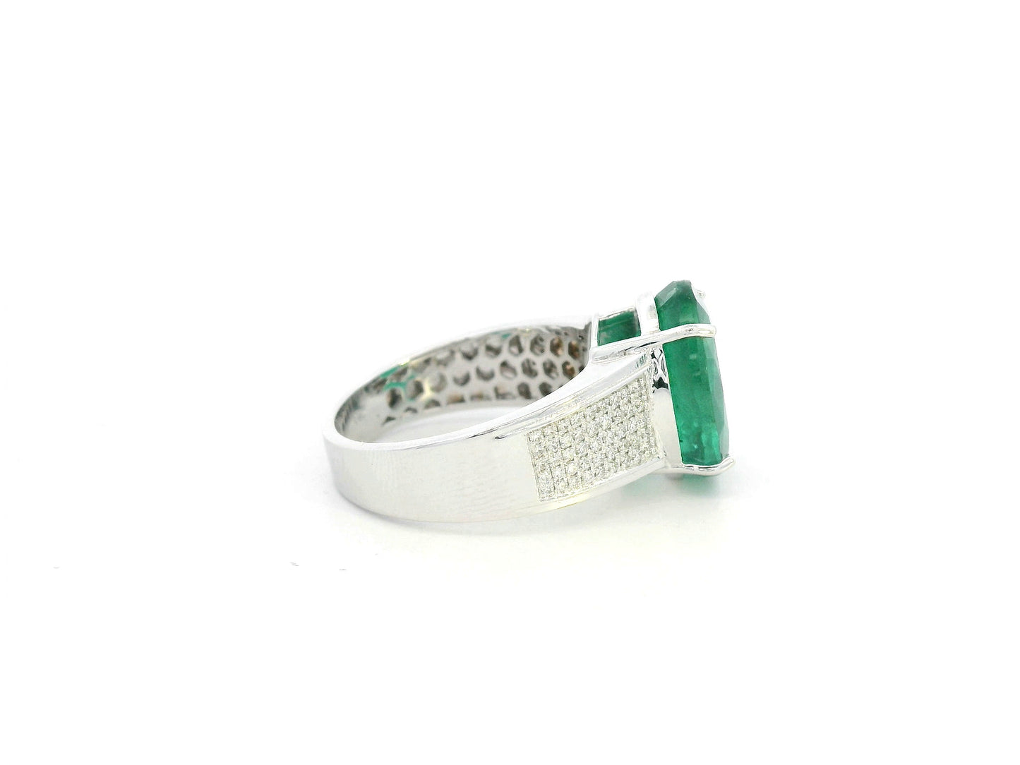 Oval emerald statement ring in 18K white gold with diamond-set shoulders by Emirates Diamonds.