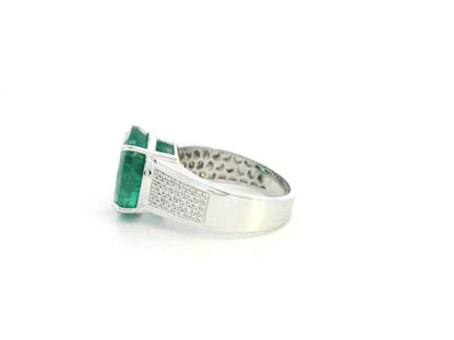 Oval emerald statement ring in 18K white gold with diamond-set shoulders by Emirates Diamonds.