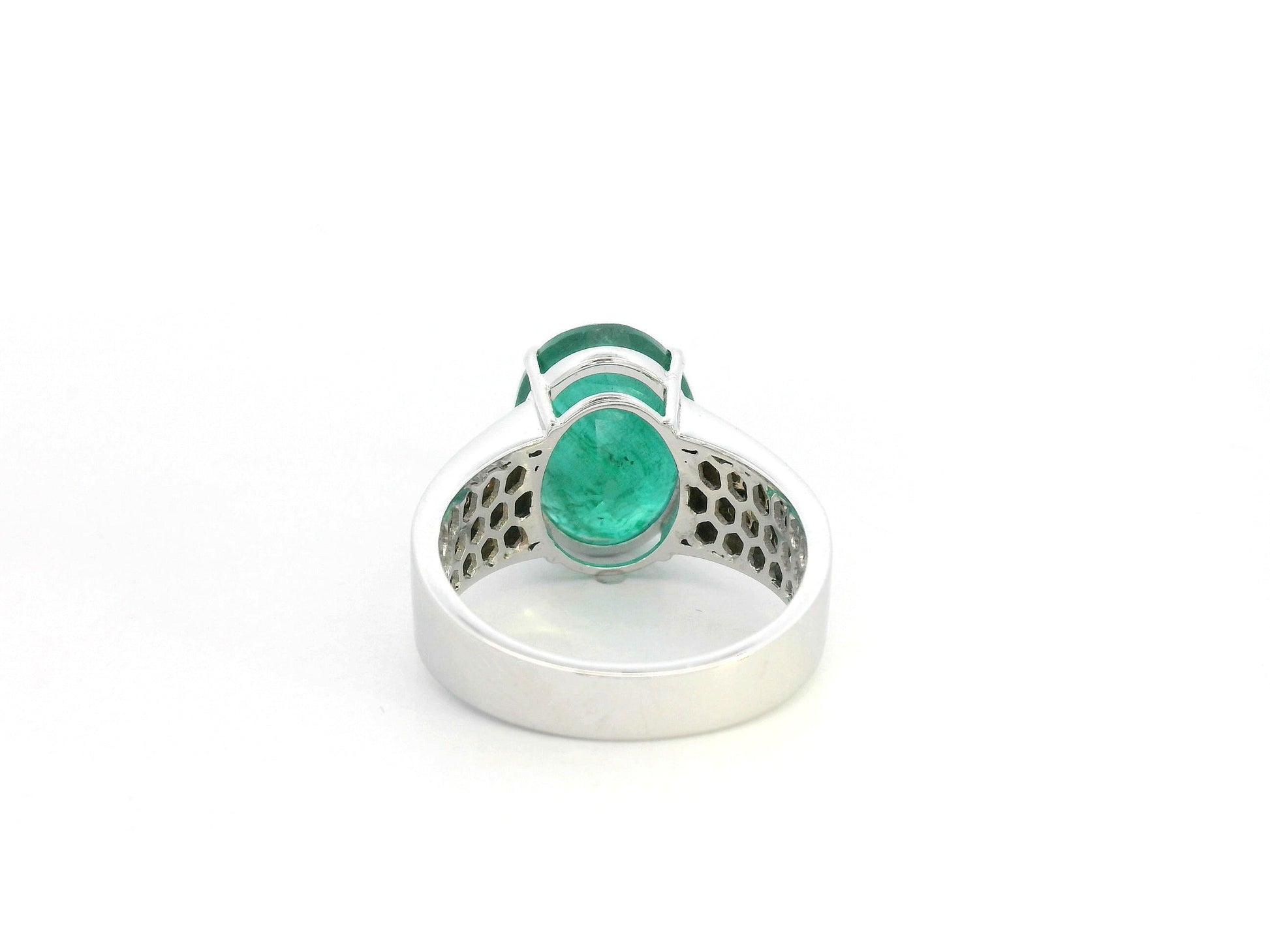Oval emerald statement ring in 18K white gold with diamond-set shoulders by Emirates Diamonds.