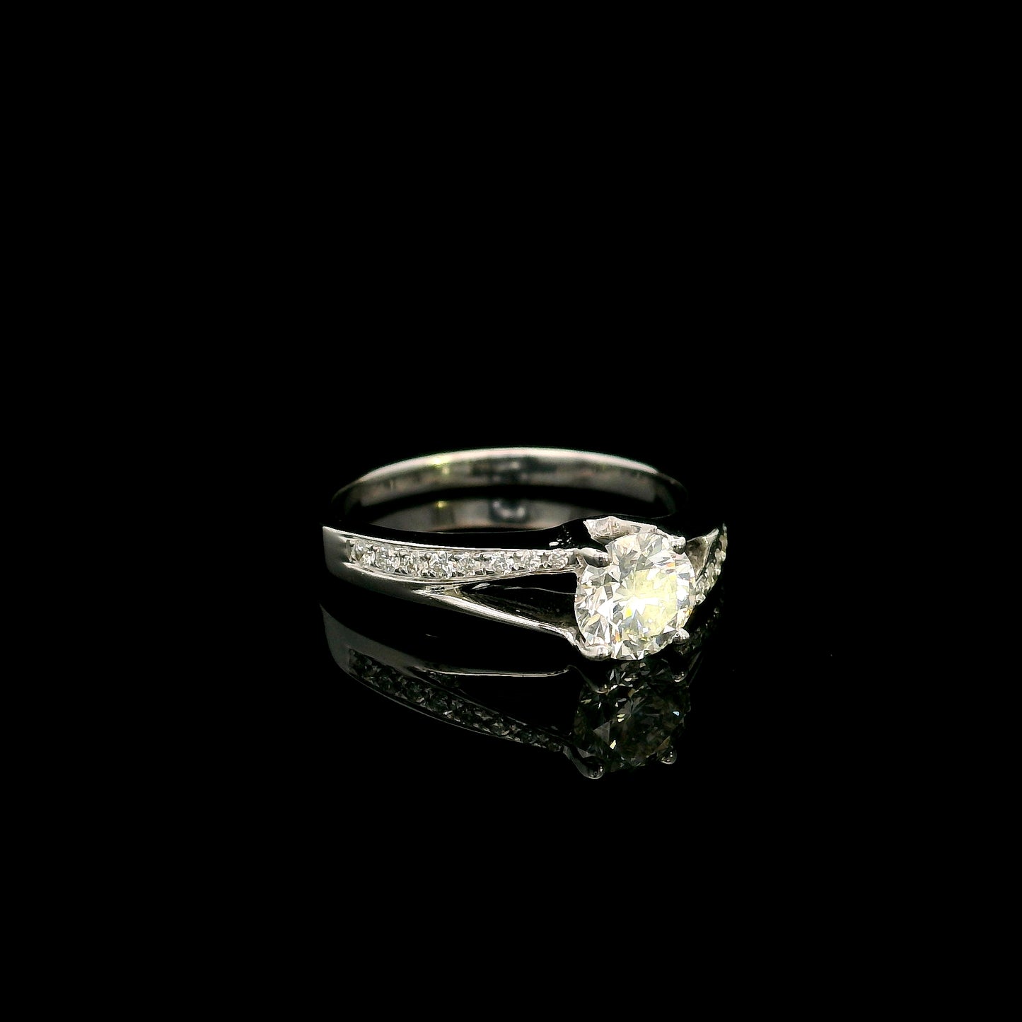 Round Diamond Twist Engagement Ring in 18K White Gold