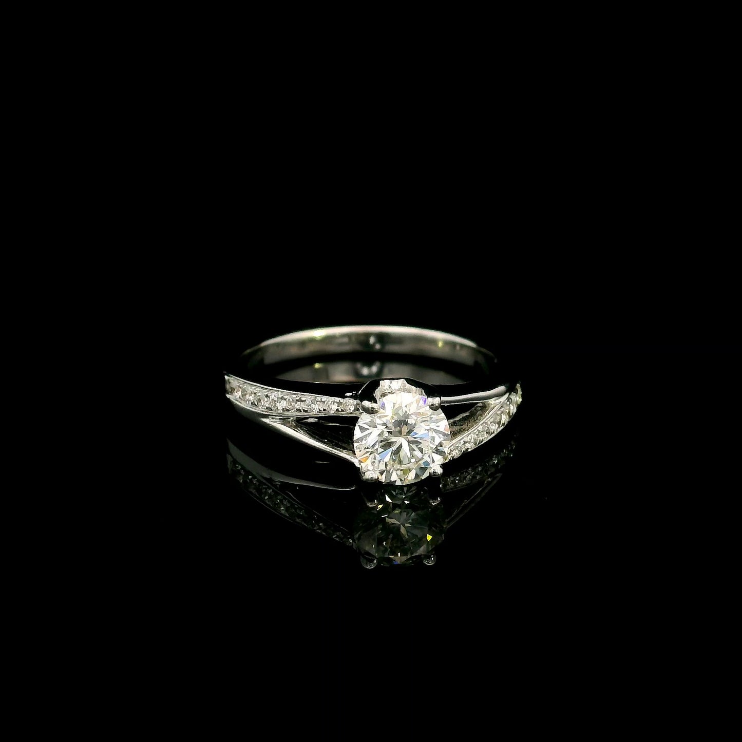 Round Diamond Twist Engagement Ring in 18K White Gold