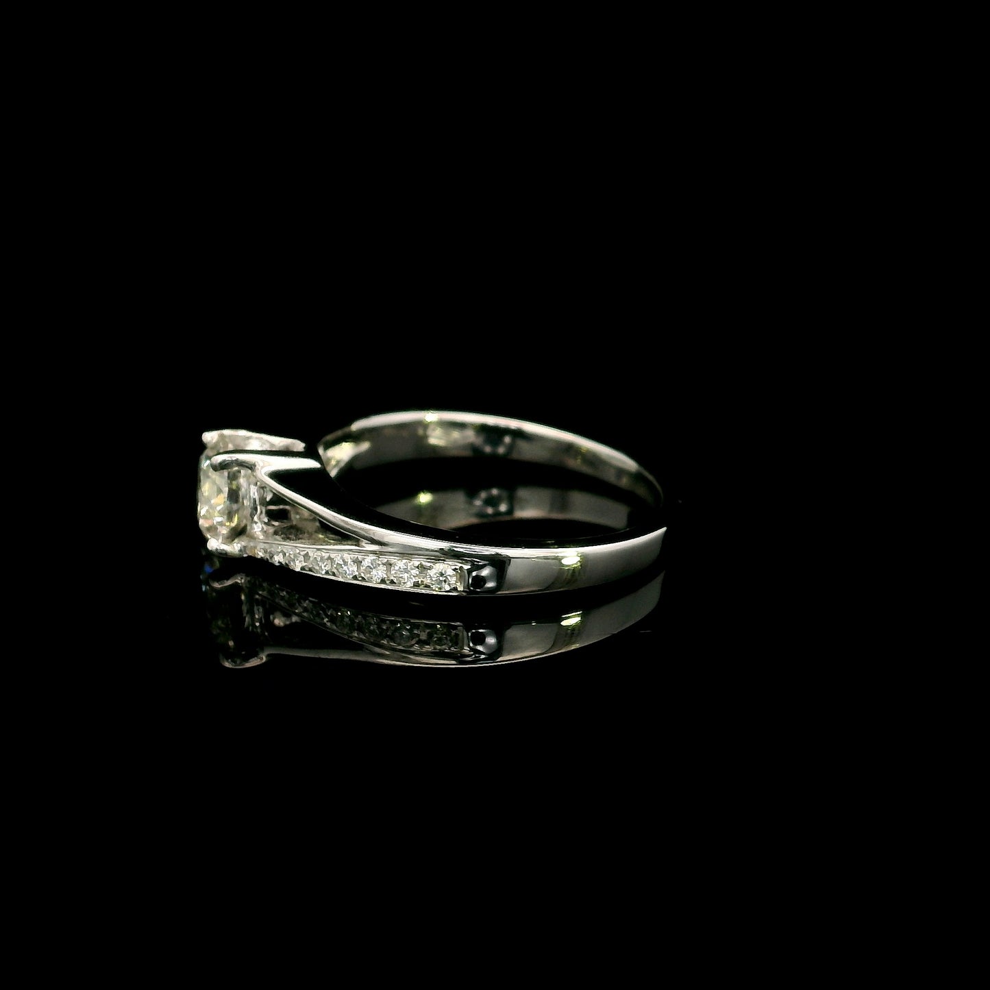Round Diamond Twist Engagement Ring in 18K White Gold